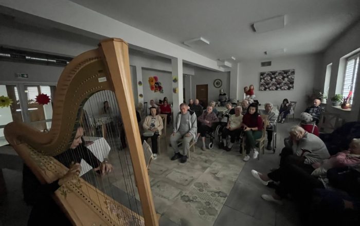 muzyka w domu seniora